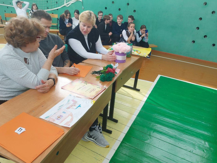 Конкурс "А ну-ка девочки!".
